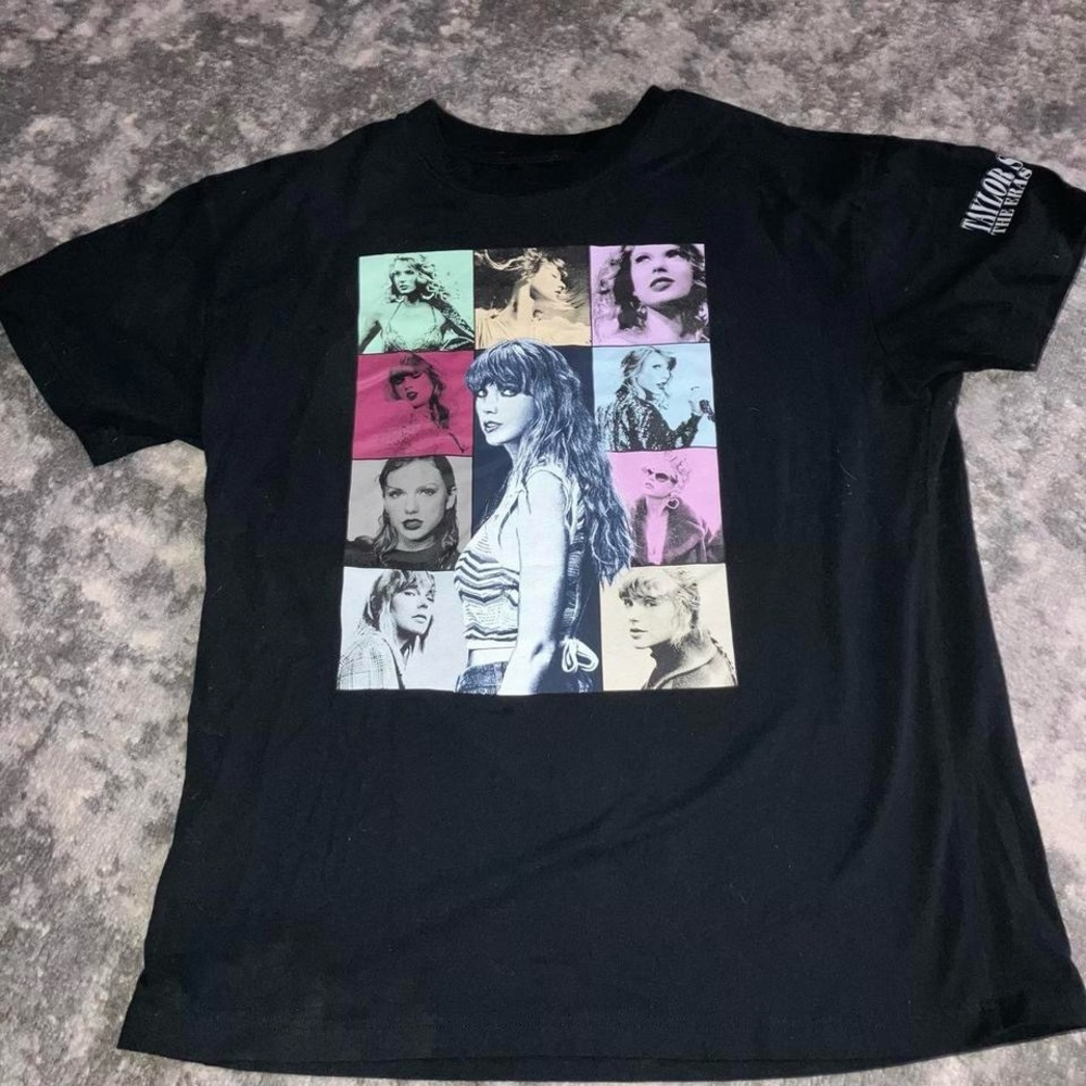 Eras tour black tshirt. Size medium.

#taylorswift #erastour